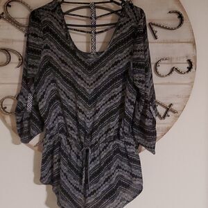 Medium sleeved boho style shirt